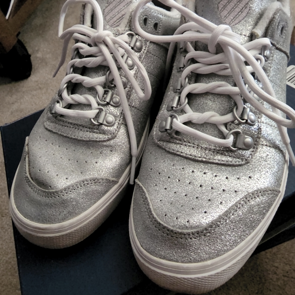 K-Swiss tennis shoes in silver, size 7.5